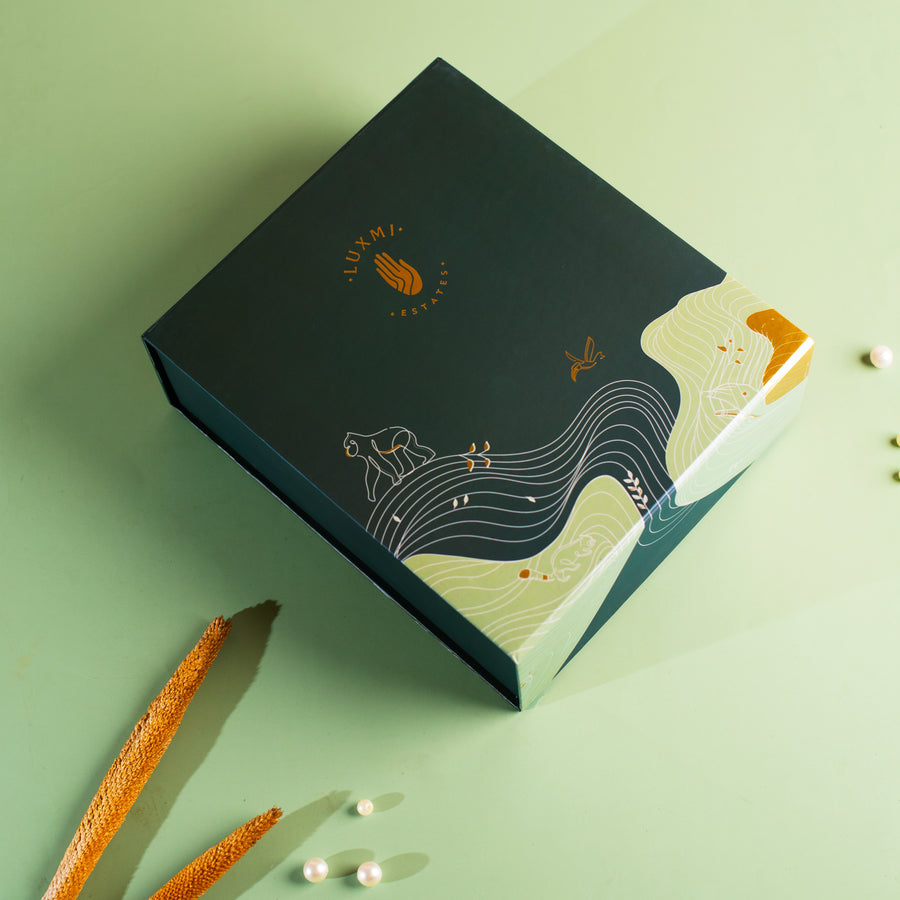 Organic Assorted Classic Collection Tea Gift Box | 1 Herbal Tea, 1 Green Tea, 2 Black Tea